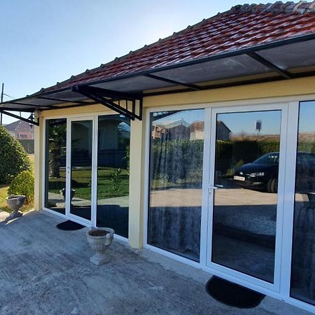 Cozzy Apartment Near The Aiport 포드고리차 외부 사진