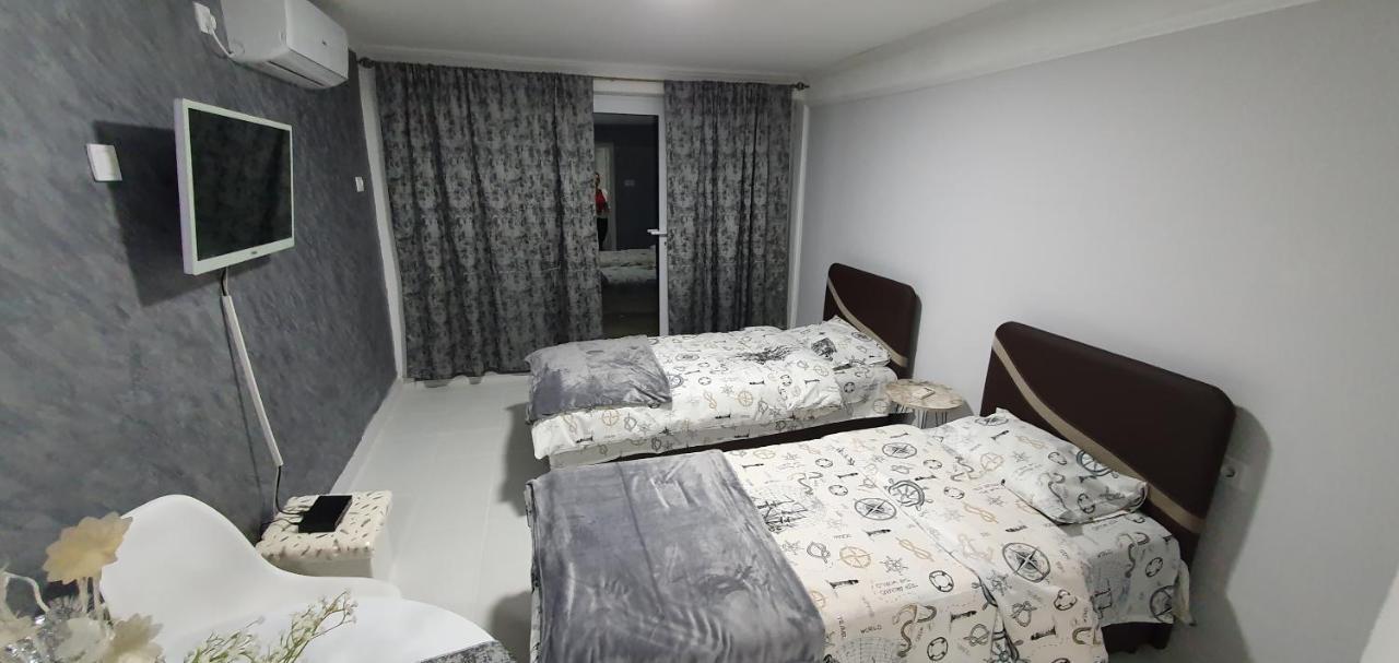 Cozzy Apartment Near The Aiport 포드고리차 외부 사진