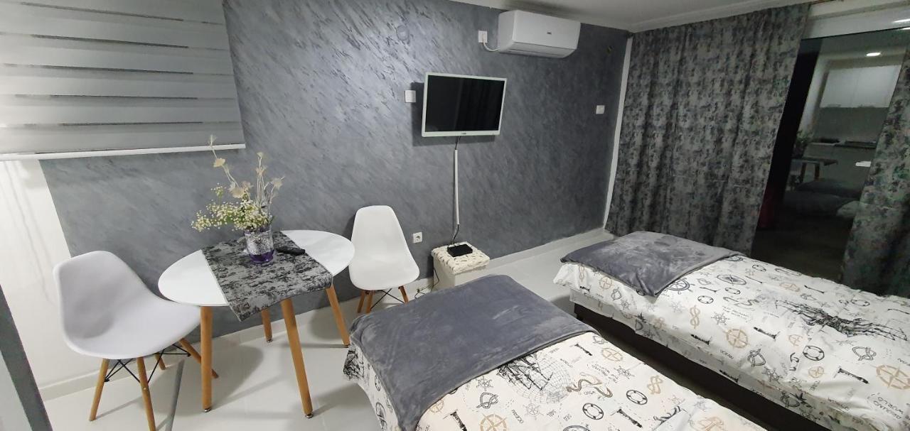 Cozzy Apartment Near The Aiport 포드고리차 외부 사진